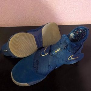 Nike Lebron Soldier 12